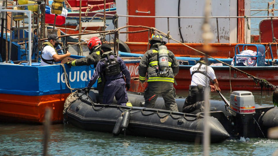 Liberación de gas en embarcación artesanal movilizó a bomberos hasta la caleta Riquelme 